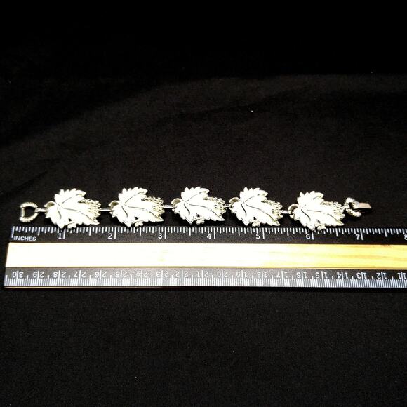 Sarah Coventry "Whispering Leaves" Bracelet, White Enamel, Silver Tone, 1960 - Picture 9 of 10